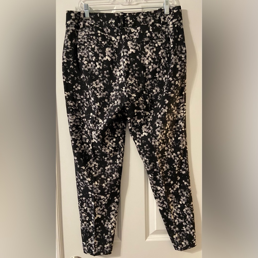 Ann Taylor Petite Black & Grey Floral Straight Leg Dress Pants - Size 10P - Picture 3 of 4